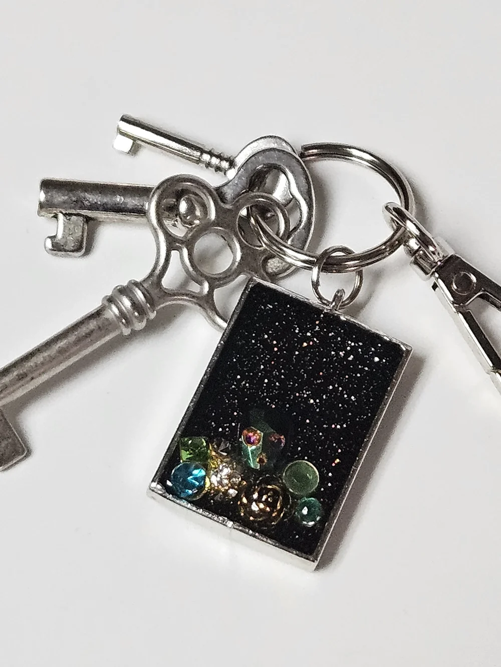 Romantic Gothic Skull And Crystal Accent Keychain Bag Charm